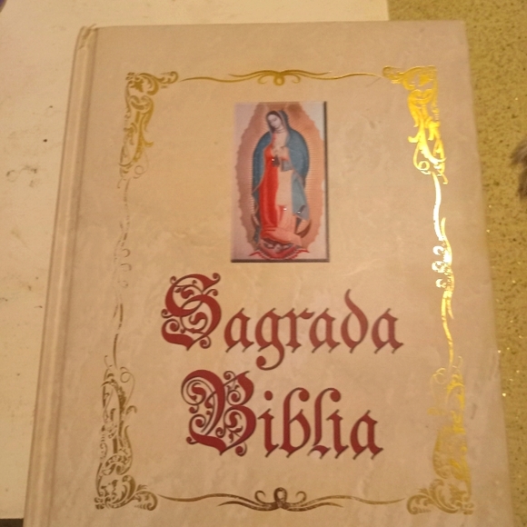 Bible Spanish Large hard cover and big font. - Picture 1 of 4